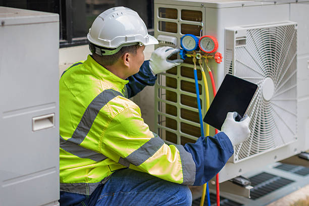 Professional Hvac technician working in Bellevue, WA